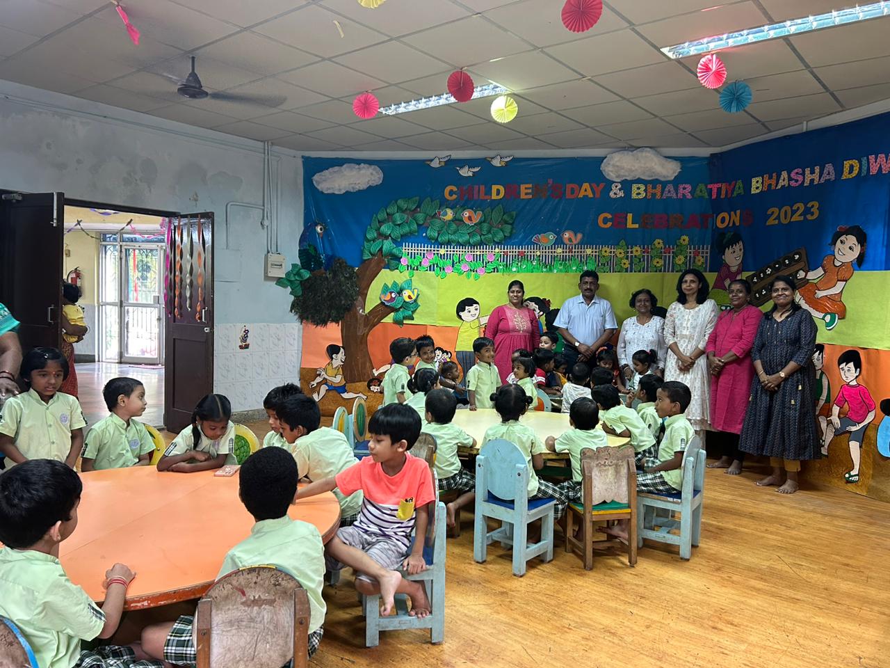 Dr. Sangeeta Gupta, (IRS) a bilingual poet, artist, writer and documentary filmmaker visited the Day Care Centre & Pre-Primary School on 11.12.2023 and interacted with the kids.